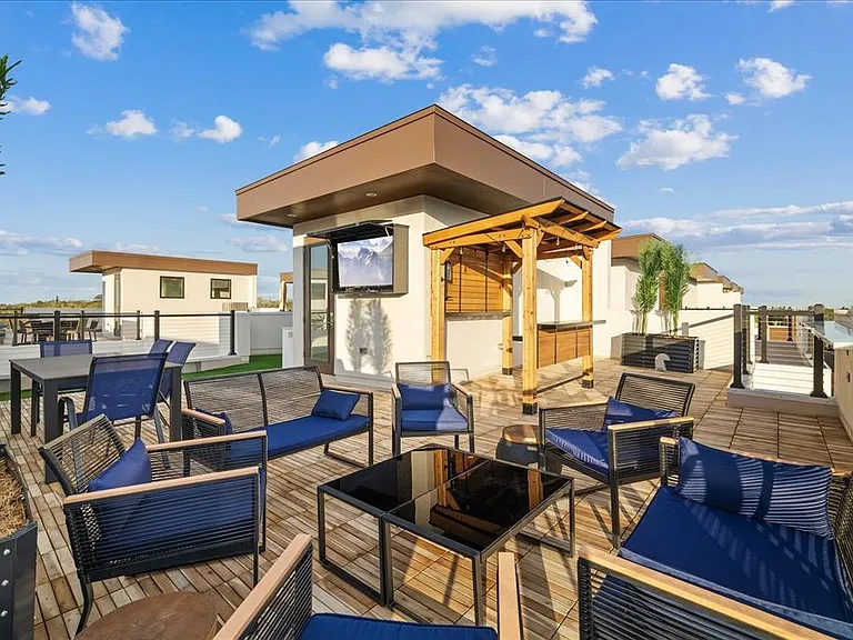 623 Petit Way — Photo 4
