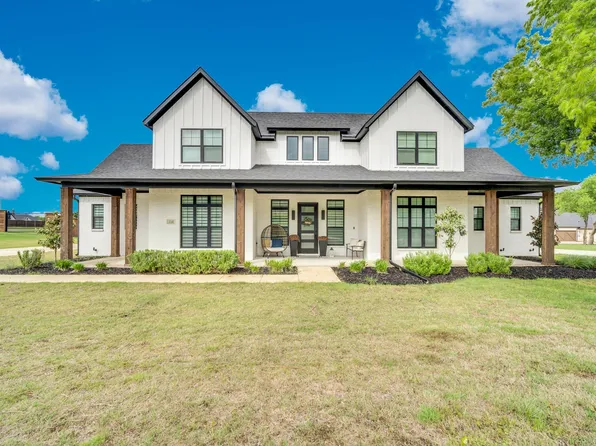 1141 Hayfield Dr, Midlothian, TX 76065
