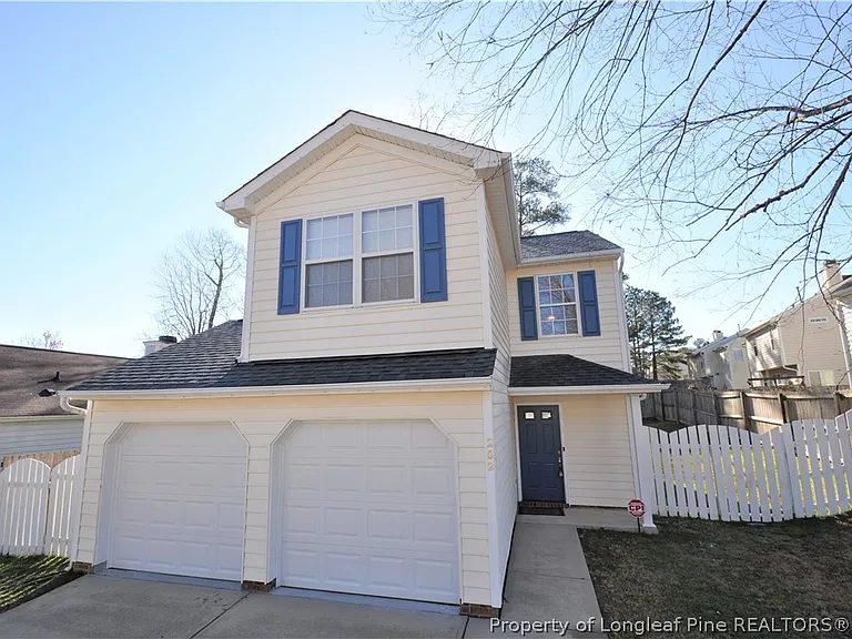 202 Thorncrest Dr — Photo 1