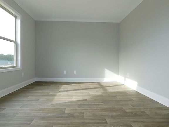 3rd image of 2214 Savannah Dr