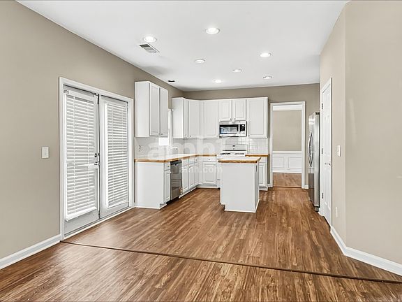 5th image of 3374 Hunters Point Rd