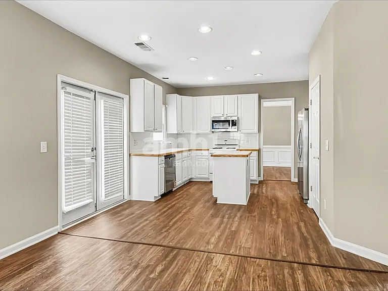 3374 Hunters Point Rd — Photo 5