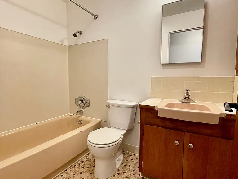 Escolier Apartments — Photo 57