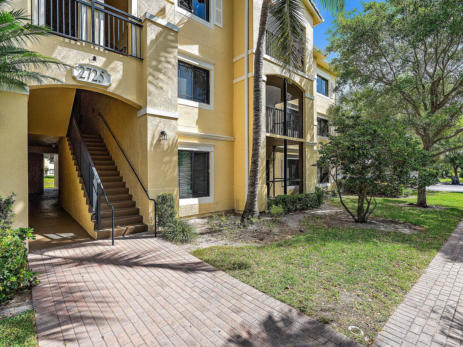 3 bed, 2.0 bath, 1395 sqft, $2,950 — Photo 2