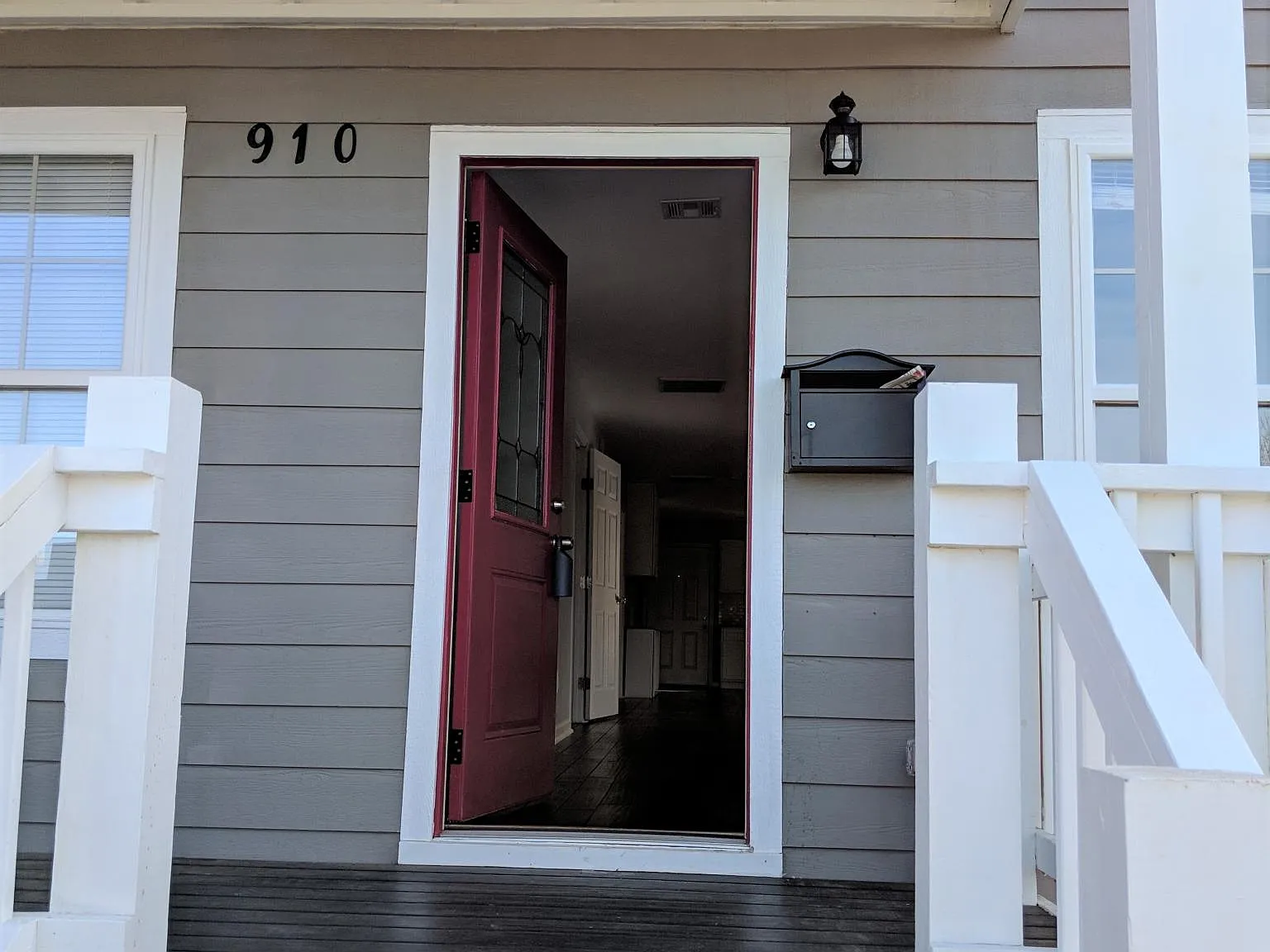 910 W Hill St — Photo 3
