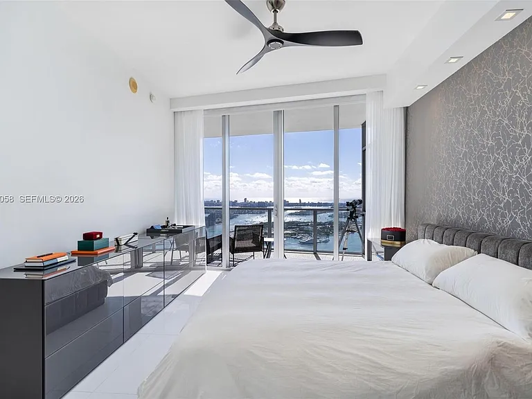 1100 Biscayne Blvd #5203 — Photo 12