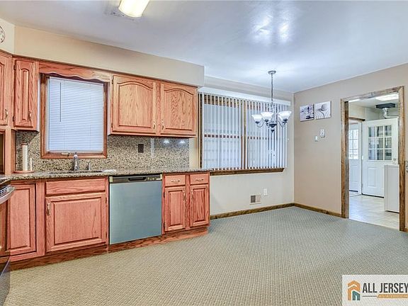 4th image of 563 Indiero Rd