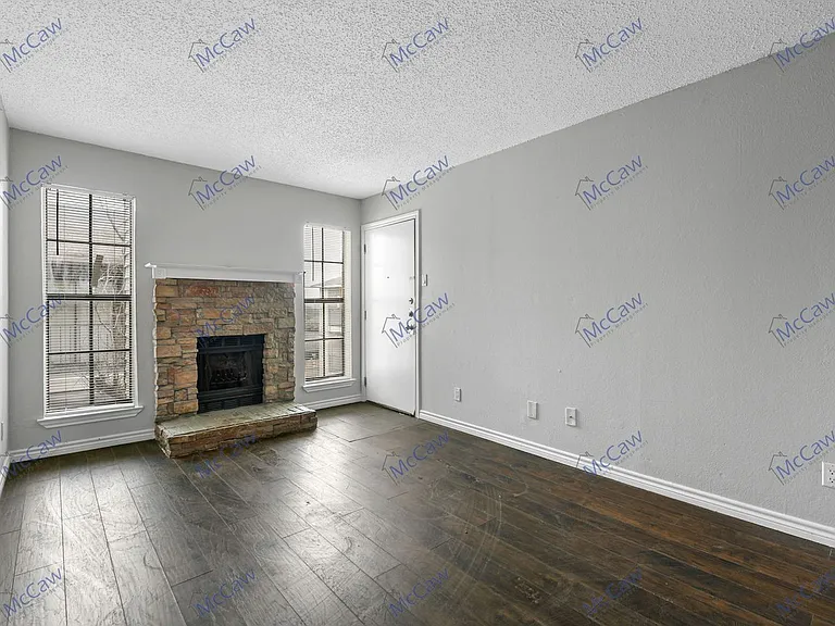 9520 Royal Ln #321 — Photo 2