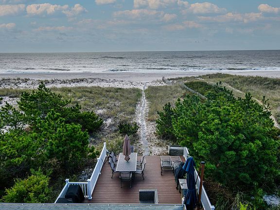 5th image of 645 Dune Rd