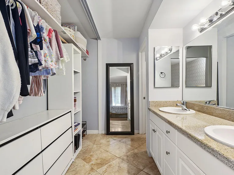 5500 Owensmouth Ave #323 — Photo 10