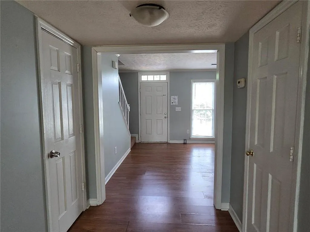 2 bed, 2.5 bath, 1232 sqft, $1,650 — Photo 2