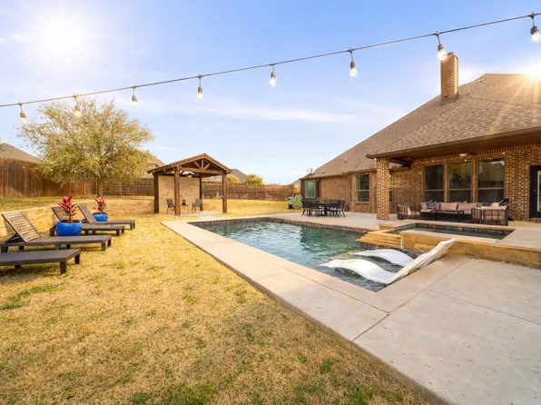 3421 Brighton Dr, Midlothian, TX 76065