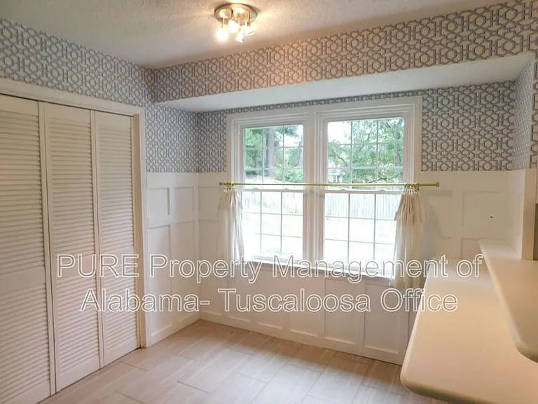 1213 Heritage Ln — Photo 16