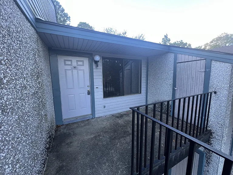 910 Brett Dr #16 — Photo 1