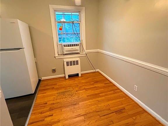 4th image of 1400 Roslyn Dr