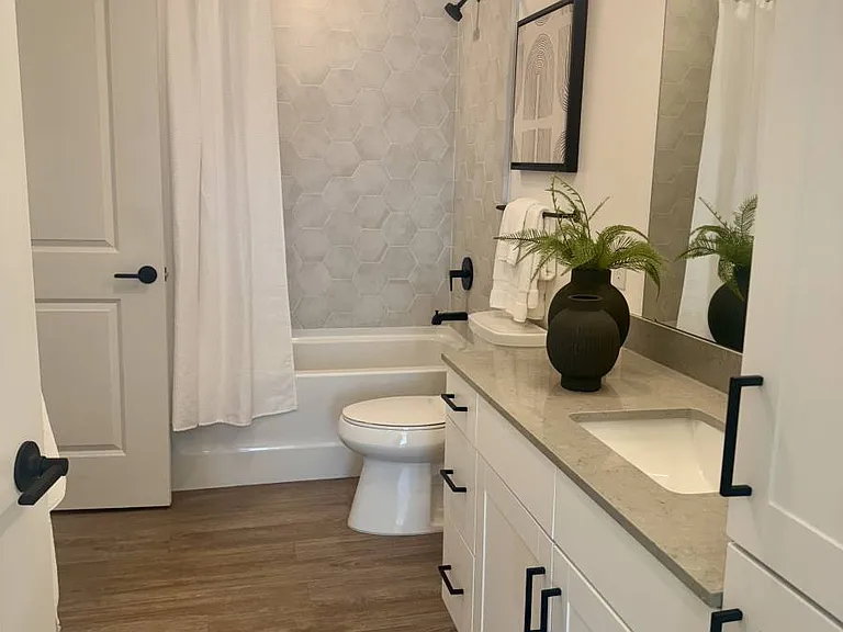 203 W Oak Ave — Photo 14