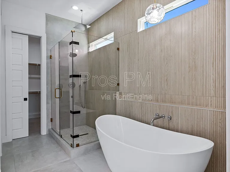 410 Avenue L #B — Photo 31