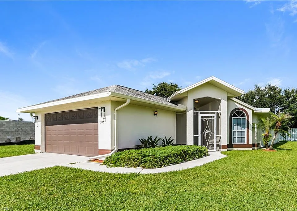 306 NE 17th Pl
