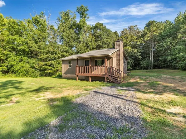 212 Cherokee Dr, Chatsworth, GA 30705