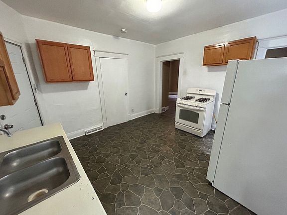 4th image of 2443 S 9th St #1