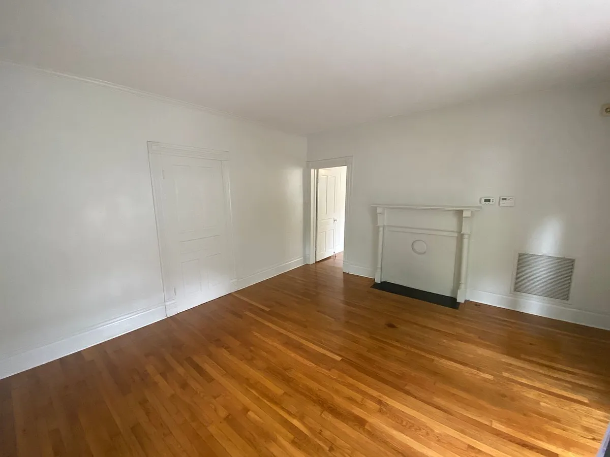 Building Photo - 910 Lancaster St #B