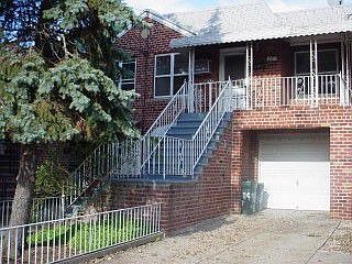 1st image of 981 E 89th St