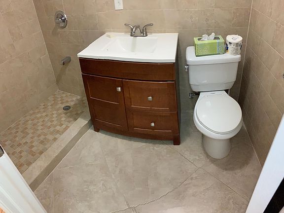 3rd image of 2420 Wilson Ave #1
