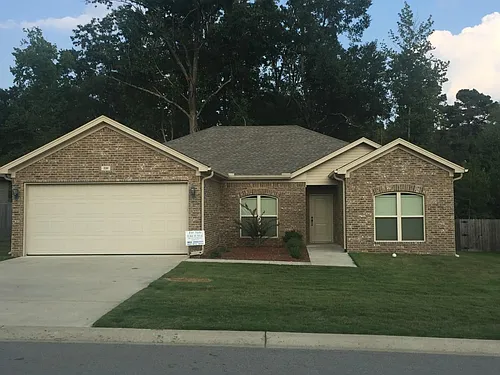 220 Montgomery Dr Photo 1