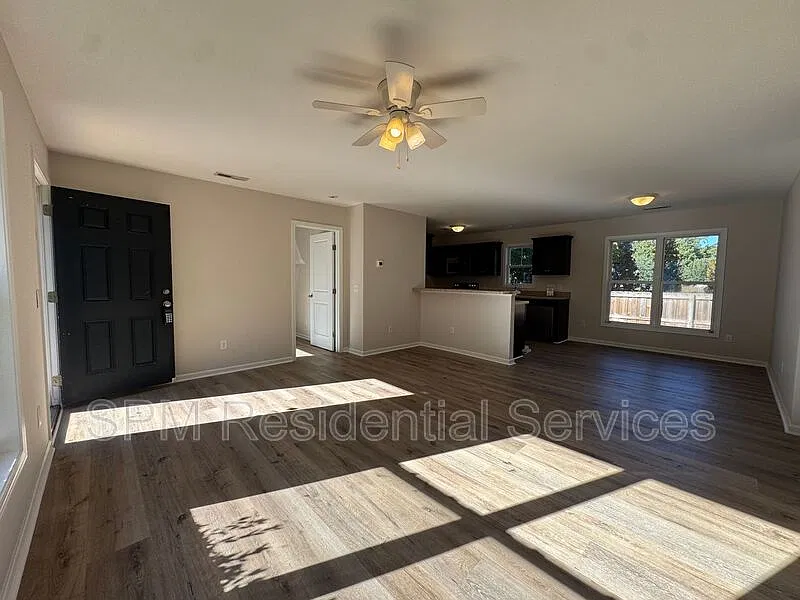 3 bed, 2.0 bath, 1998 sqft, $1,750 — Photo 3