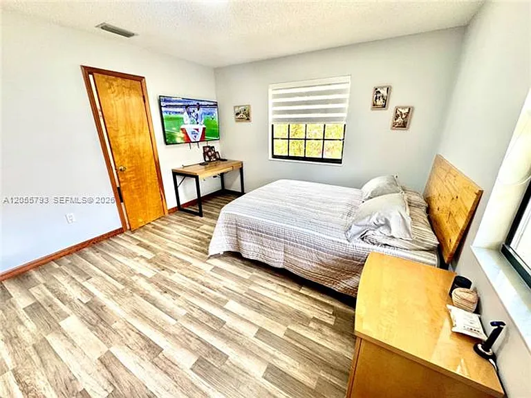 18701 Wentworth Dr #18701 — Photo 32
