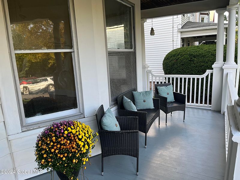 5th image of 68 N Pine Avenue