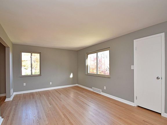 3rd image of 2718 Powell Dr