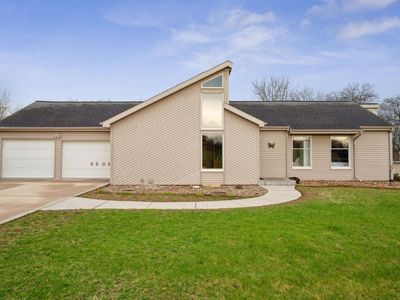8906 Pheasant Ln, Dubuque, IA, 52003