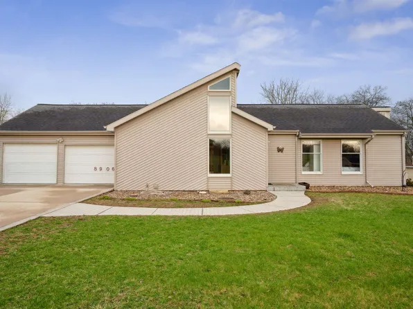 8906 Pheasant Ln, Dubuque, IA 52003