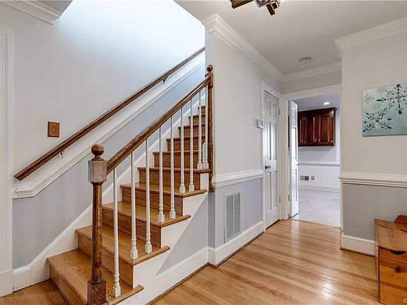 4th image of 410 Saybrook Dr