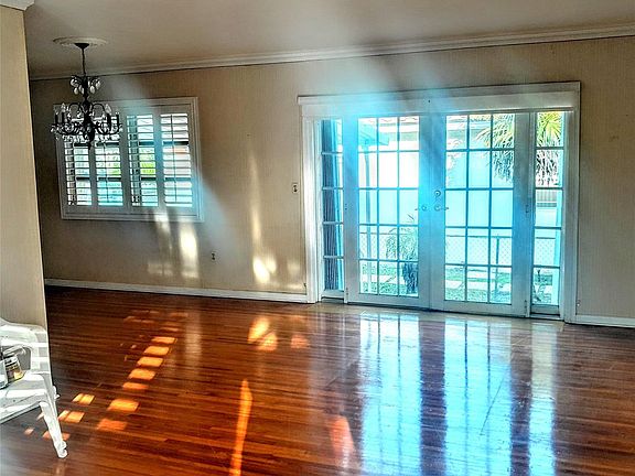 2nd image of 211 La Villa Drive
