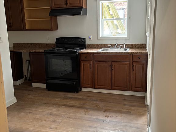 4th image of 60 Bradford St #1