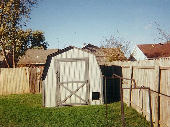 Storage Shed - Backyard
