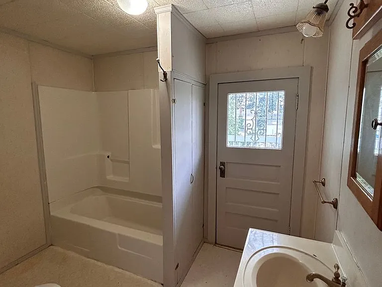 3708 Weisser Park Ave — Photo 8