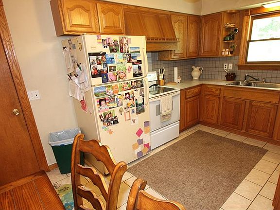4th image of 4420 Howard Dr