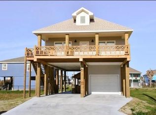 978 Tidelands Dr, Crystal Beach, TX 77650