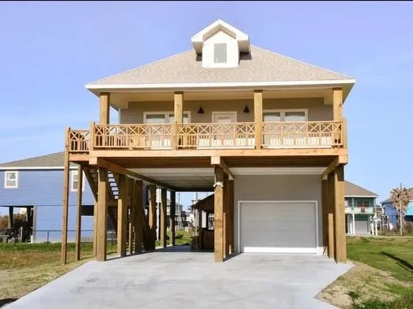 978 Tidelands Dr, Crystal Beach, TX 77650