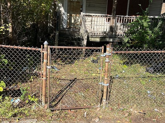 3rd image of 318 W 75th St