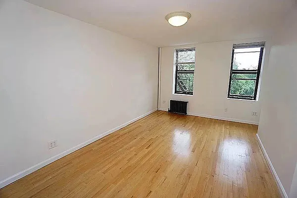 Rented by Universal Realty Group | media 7