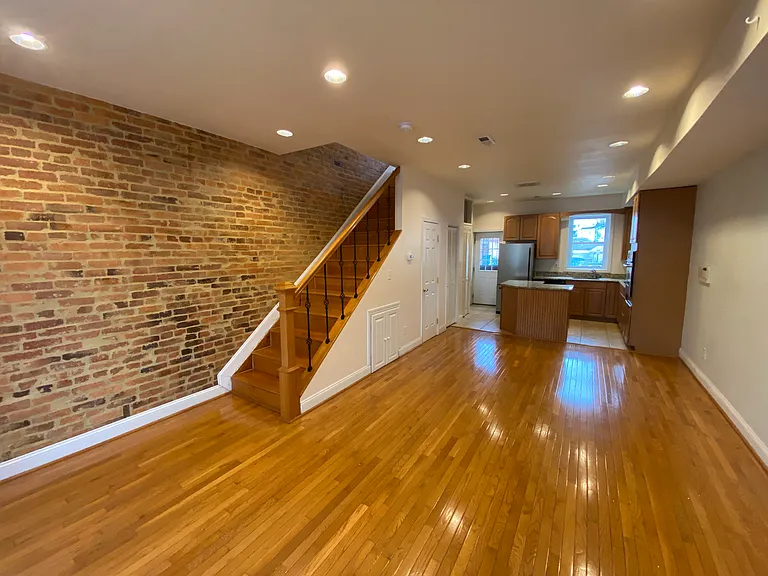 1122 K St NE — Photo 2
