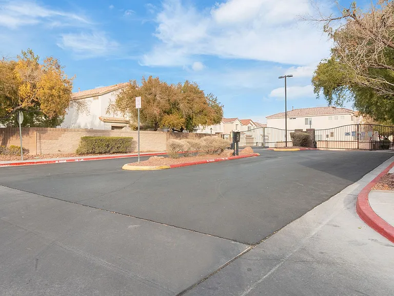 3211 Sunrise Cove Ave — Photo 32