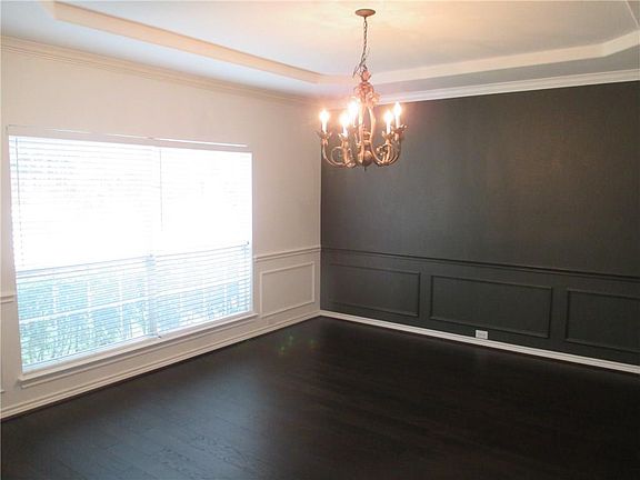 4th image of 608 Montclaire Dr