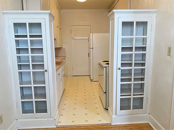5th image of 615 S Center St #204