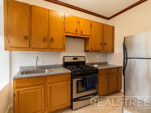 376 Kosciusko Street image 5 of 7