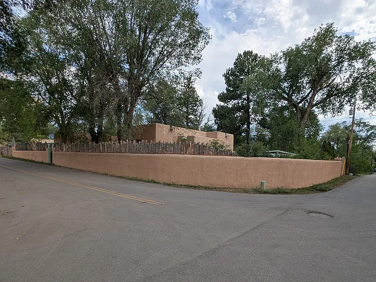 Sierra Vista Rd — Photo 42
